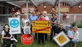 Vertreter der Römerbrunnenschule und der Stiftungsvorstand "Zukunftsperspektiven Jugend"